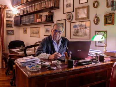 ...per incontrare AntonGiulio De Robertis, l�unico della famiglia a possedere ancora una piccola porzione del palazzo